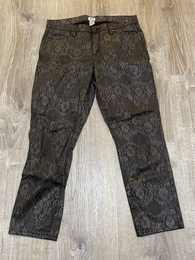 CACHÉ • SZ. 8 women